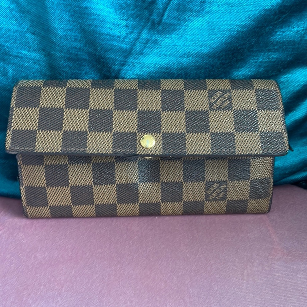 AUTHENTIC SARAH WALLET